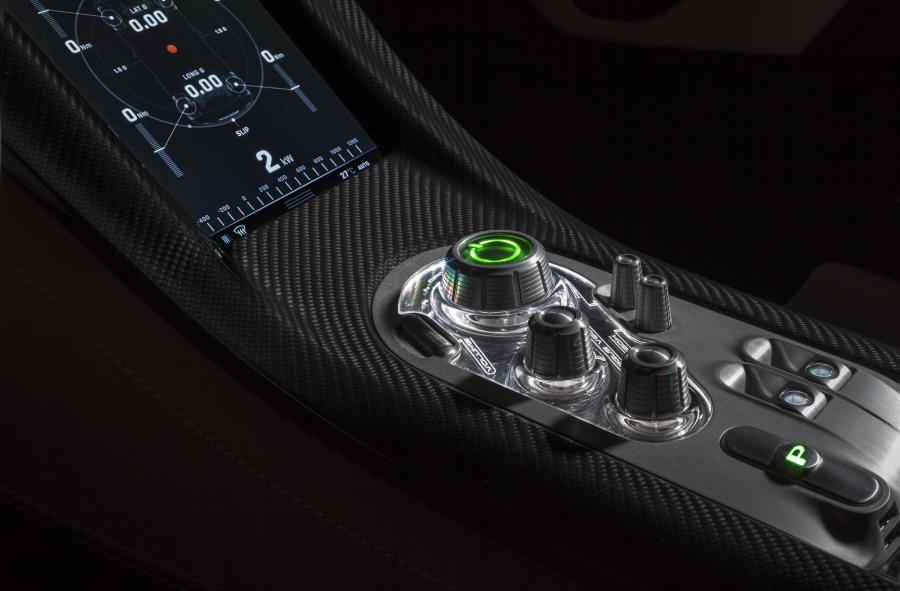 Детали интерьера Rimac Concept_One 2016 года  (фото 34 из 38)